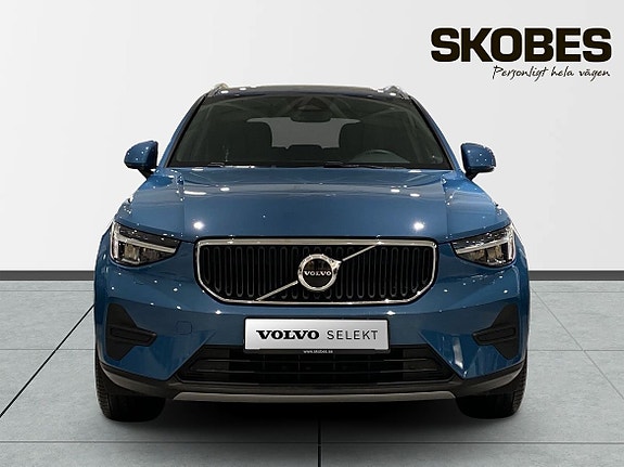Volvo XC40 2 of 19
