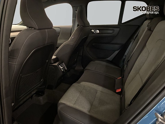 Volvo XC40 9 of 19