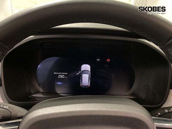 Volvo XC40 13 of 19