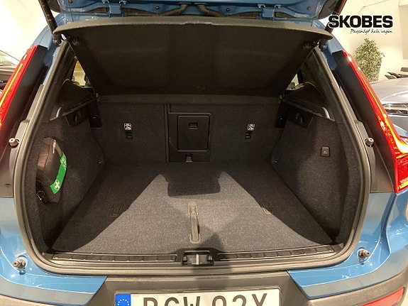 Volvo XC40 16 of 19