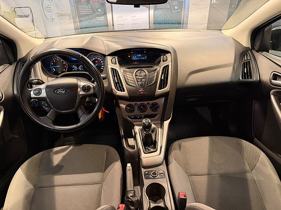 Ford Focus 9 of 21
