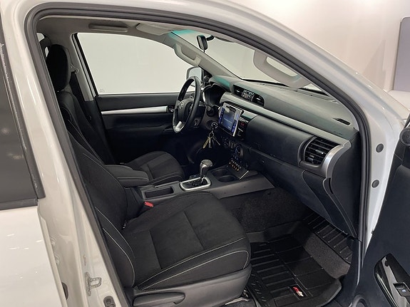 Toyota HiLux 12 of 26