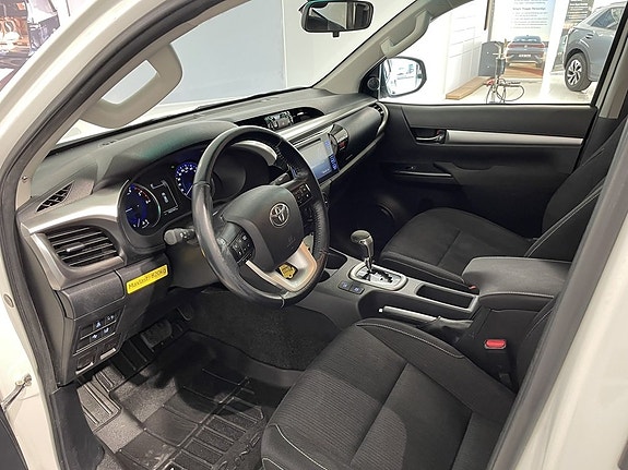 Toyota HiLux 15 of 26