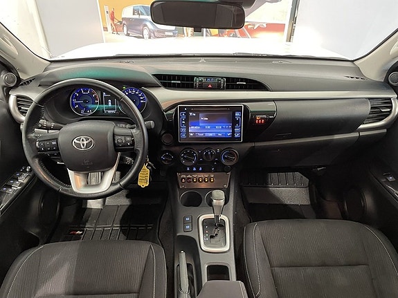 Toyota HiLux 18 of 26