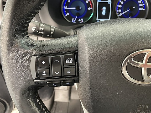 Toyota HiLux 21 of 26