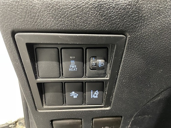 Toyota HiLux 17 of 26
