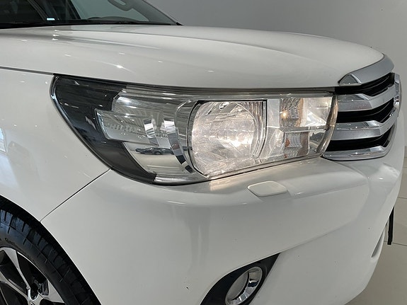 Toyota HiLux 4 of 26