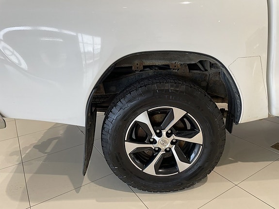 Toyota HiLux 7 of 26