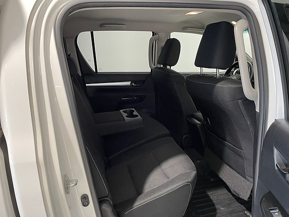 Toyota HiLux 13 of 26