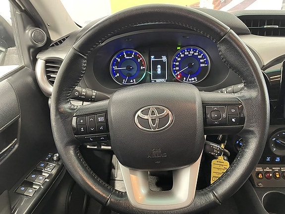 Toyota HiLux 20 of 26