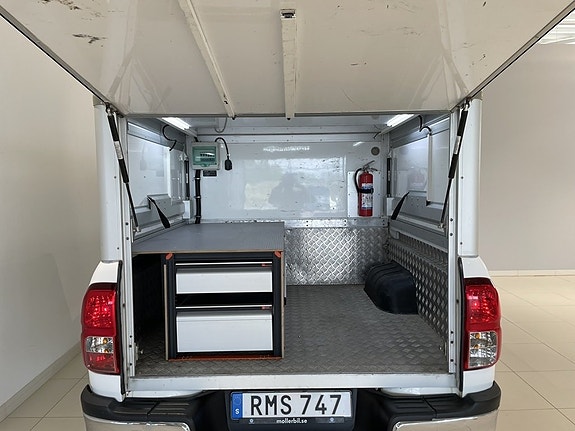 Toyota HiLux 11 of 26