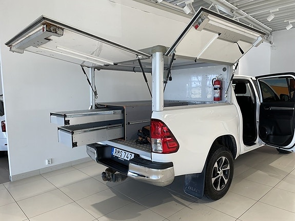 Toyota HiLux 24 of 26