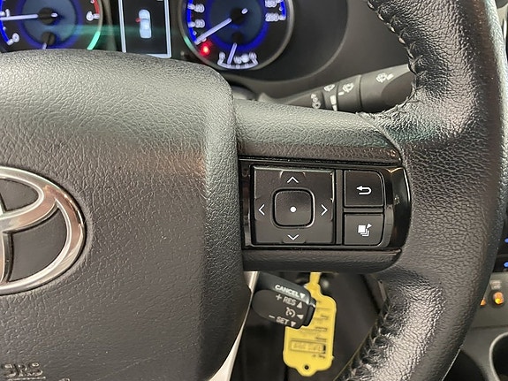 Toyota HiLux 22 of 26