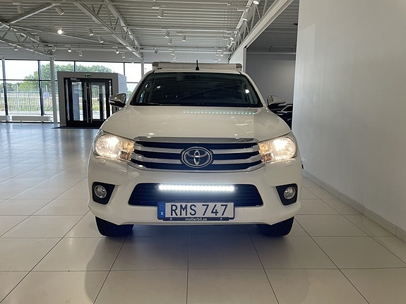 Toyota HiLux 3 of 26