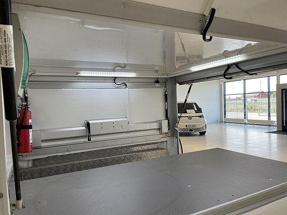 Toyota HiLux 25 of 26