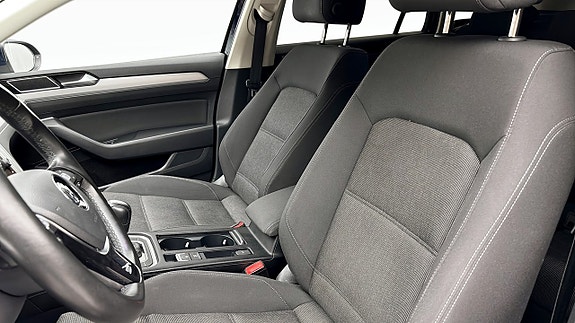 Volkswagen Passat 8 of 12
