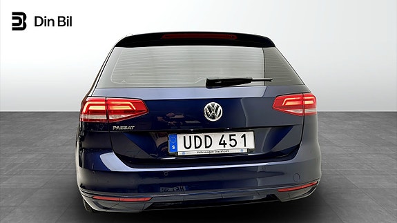 Volkswagen Passat 5 of 12