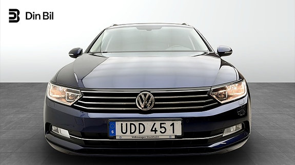 Volkswagen Passat 4 of 12