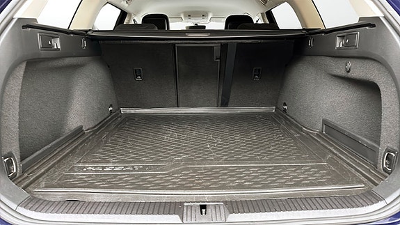 Volkswagen Passat 12 of 12