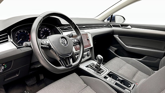 Volkswagen Passat 7 of 12