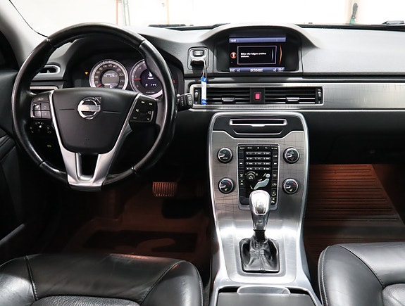 Volvo XC70 12 of 18