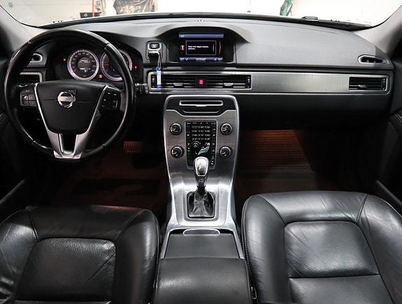 Volvo XC70 11 of 18