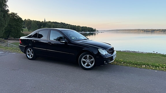 Mercedes-Benz C180 8 of 18