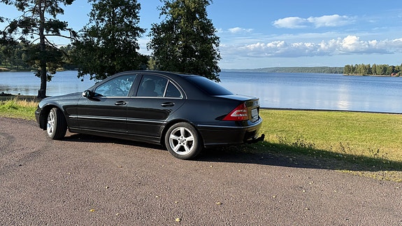 Mercedes-Benz C180 2 of 18