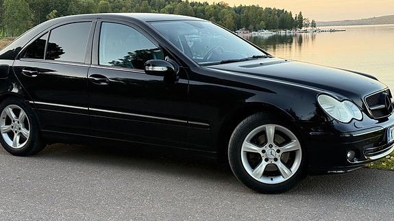 Mercedes-Benz C180 10 of 18