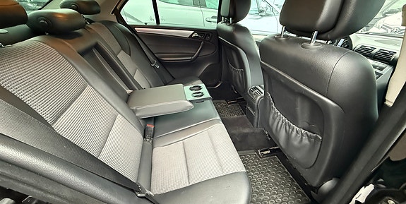 Mercedes-Benz C180 15 of 18