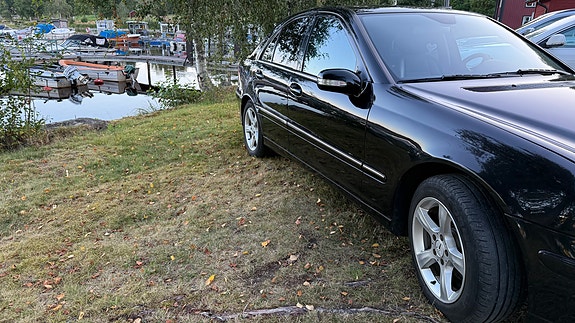 Mercedes-Benz C180 9 of 18