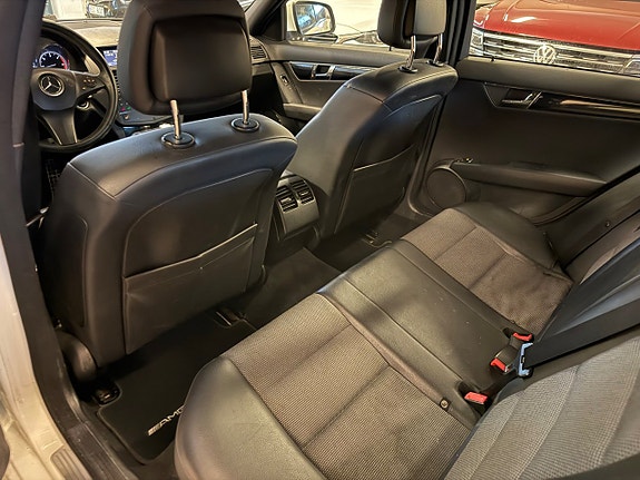 Mercedes-Benz C200 6 of 10
