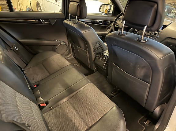 Mercedes-Benz C200 7 of 10