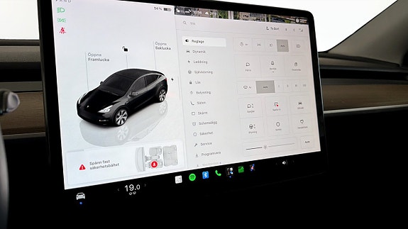 Tesla Model Y 13 of 22