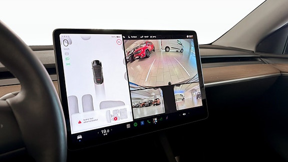 Tesla Model Y 12 of 22