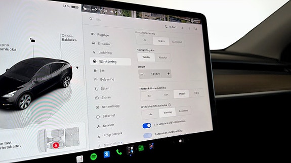 Tesla Model Y 16 of 22