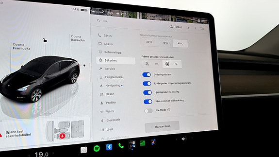Tesla Model Y 21 of 22