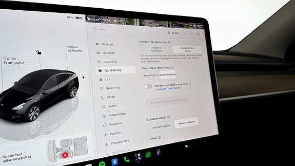 Tesla Model Y 15 of 22