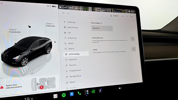 Tesla Model Y 19 of 22