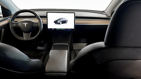 Tesla Model Y 4 of 22