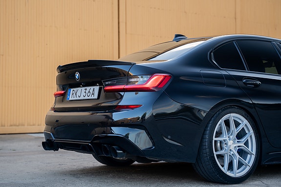 BMW 330e 3 of 9