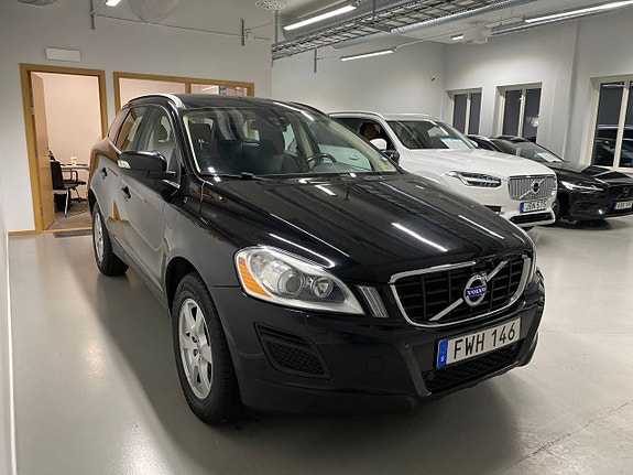 Volvo XC60 2 of 10