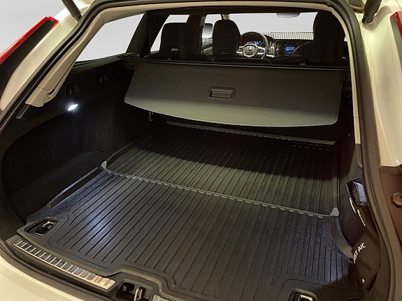 Volvo V90 Cross Country 7 of 16