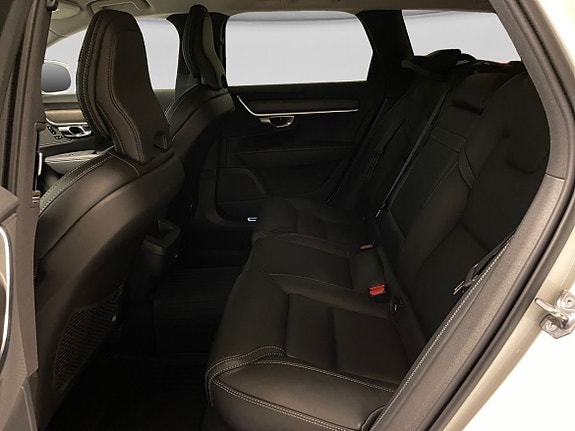Volvo V90 Cross Country 5 of 16