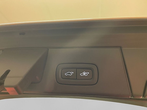 Volvo V90 Cross Country 9 of 16