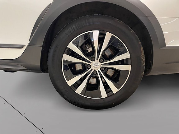 Volvo V90 Cross Country 10 of 16