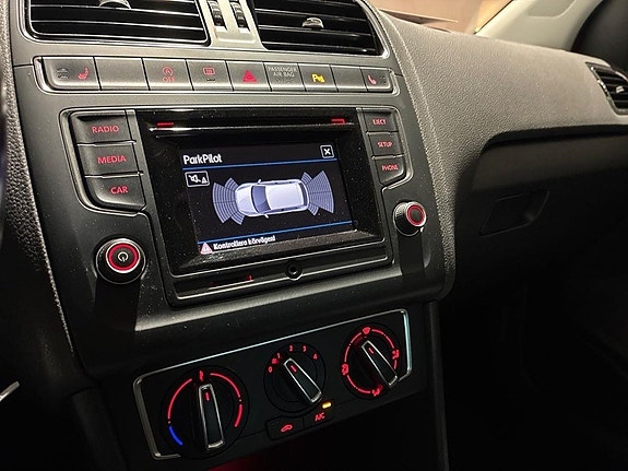 Volkswagen Polo 10 of 13