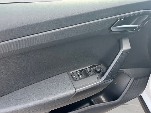 Seat Arona 8 of 16