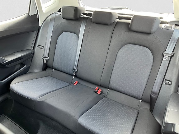 Seat Arona 13 of 16