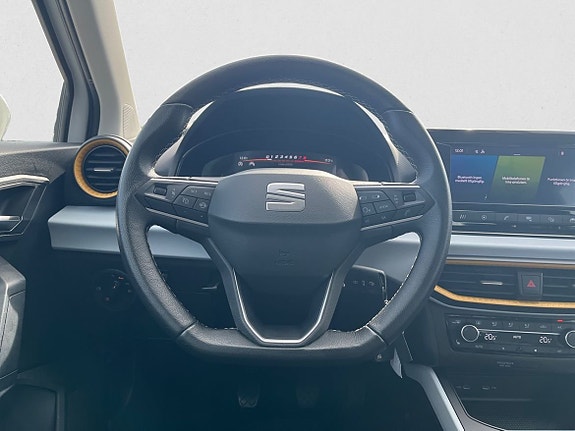 Seat Arona 10 of 16